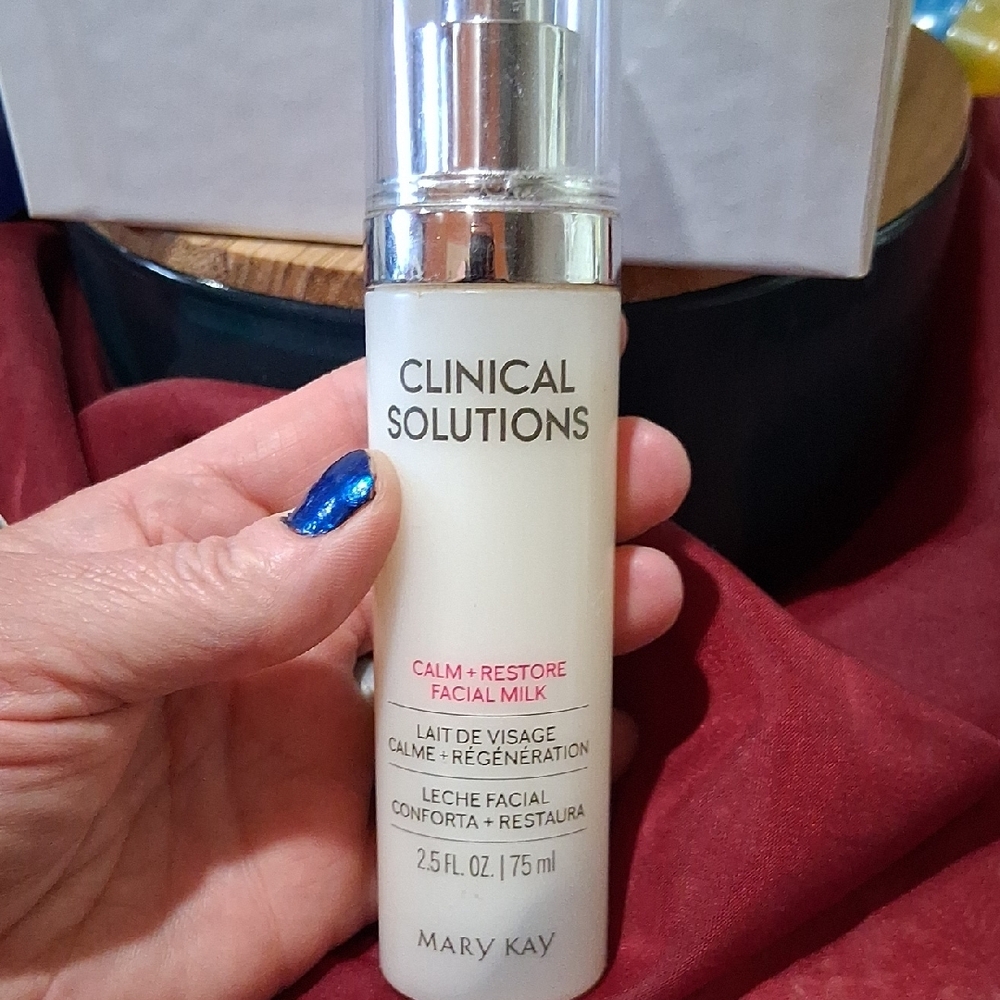 Mary Kay Clinical Solutions Calm + Restore Milk - Cream and Silver